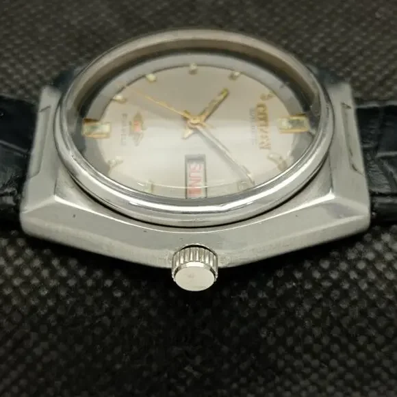 Vintage 1970 Citizen Automatic Mens Silver Watch W/daydate & Gold accents